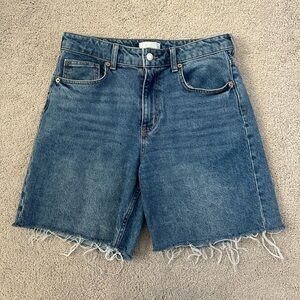 H&M 90s style high waisted blue denim shorts #denimshorts